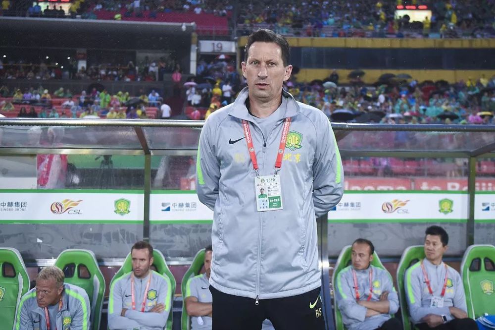 体育美网：梅德韦杰夫3-0击败卢布列夫 晋级四强