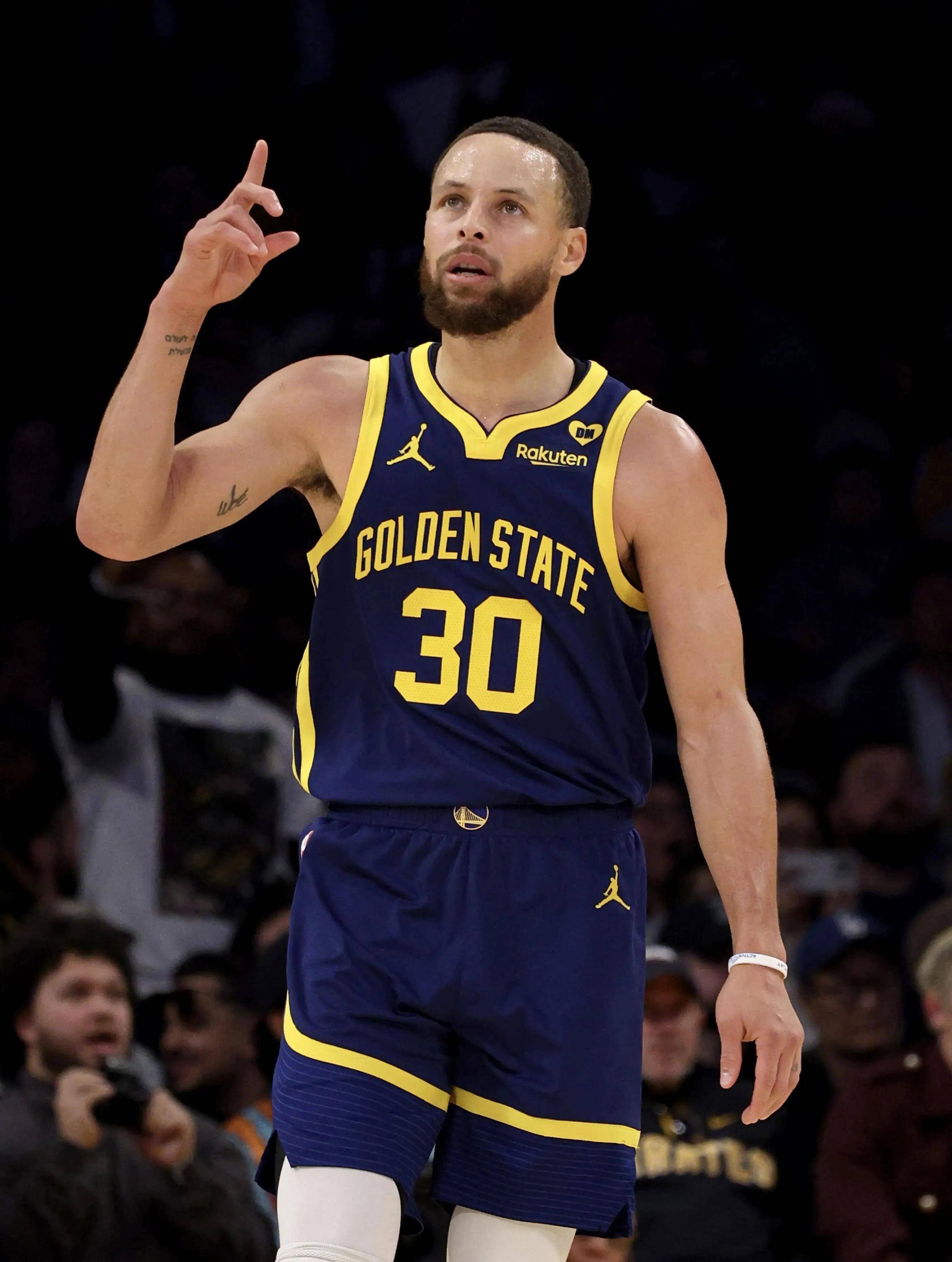 国王杯-皇社VS皇马：皇马先天没三冠王命，本赛季更可能三线无冠.